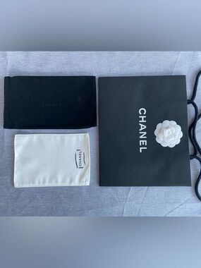 CHANEL | Pouch + Shopping Bag + Cleaning Cloth